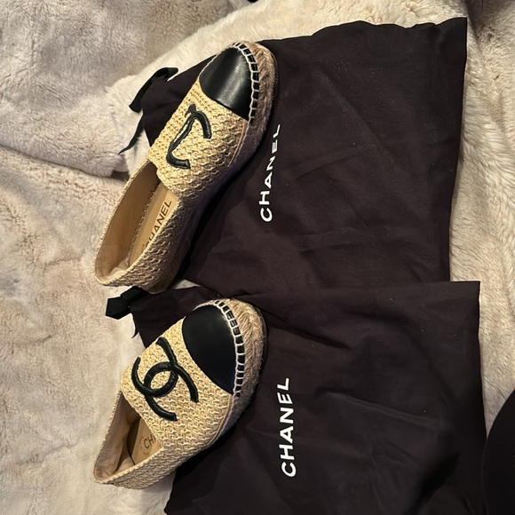 Chanel size 8 espadrilles. Original Dust bags included. - Picture 5 of 8